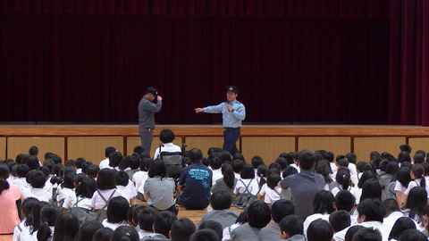 不審者対応安全講話のようす