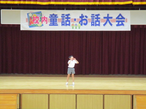 校内童話お話大会　低学年の部のようす