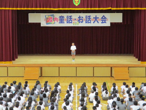 校内童話お話大会　高学年の部のようす