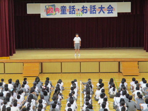 校内童話お話大会　高学年の部のようす